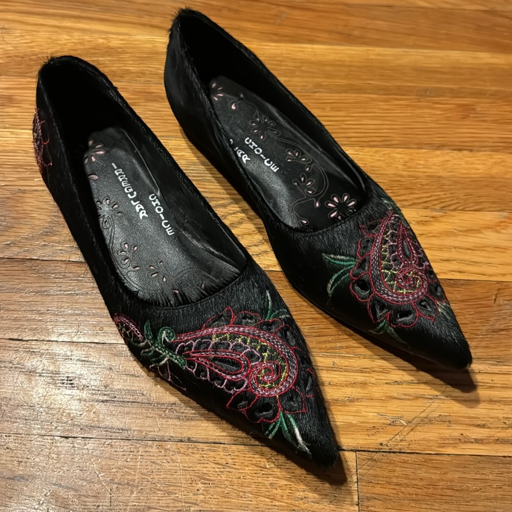 Irregular choice, ohne hair embroidery, pointy toe flats, size 5